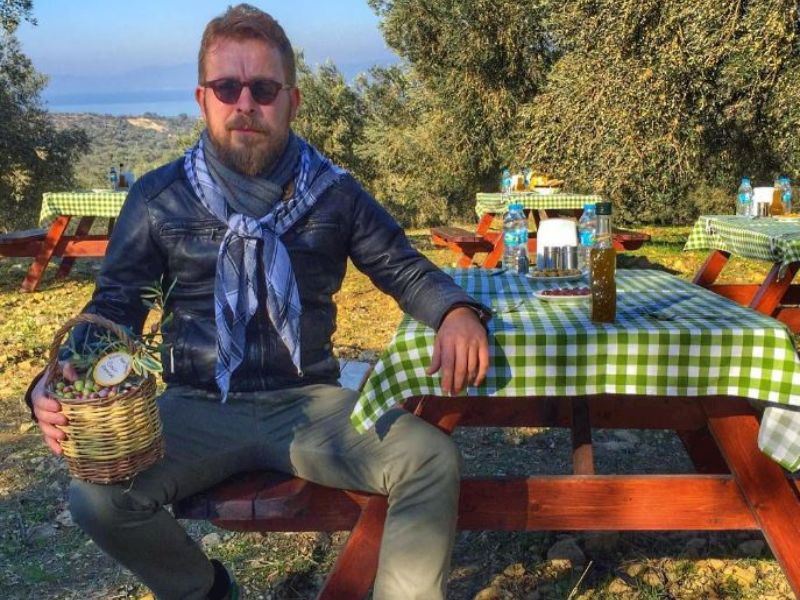 Şef Ömür Akkor Kimdir? Ödüllü Şef Ömür Akkor'un Biyografisi
