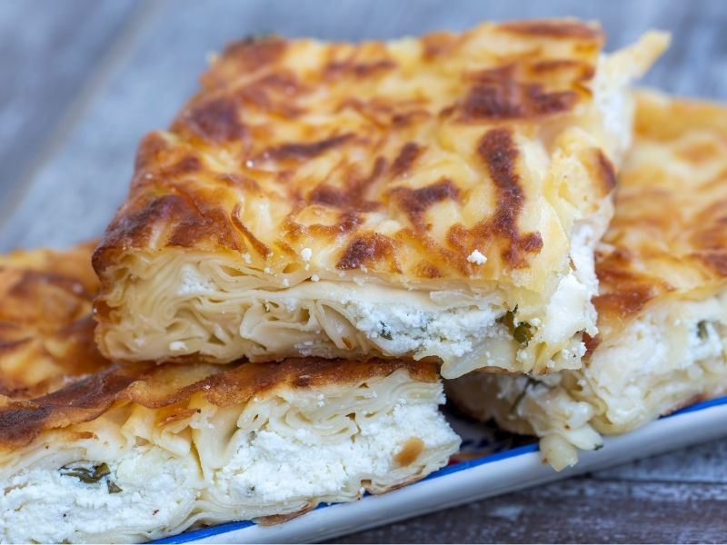 3 Yufka ile 1 Tepsi Börek Tarifi