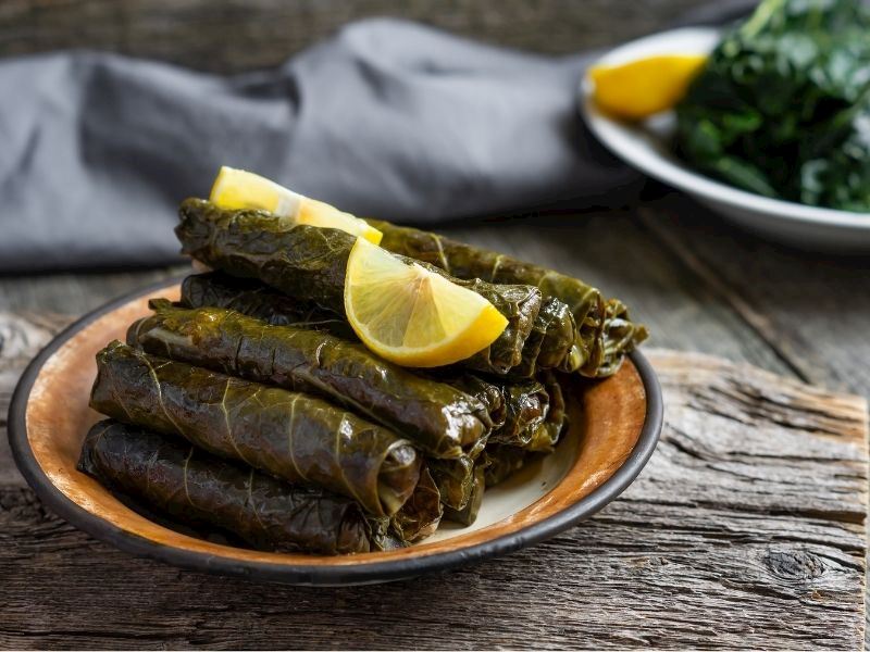 Dağılmadan Pişen Karalahana Sarması Tarifi