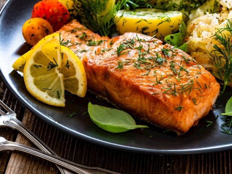 Fırında Sebzeli Limonlu Somon Tarifi