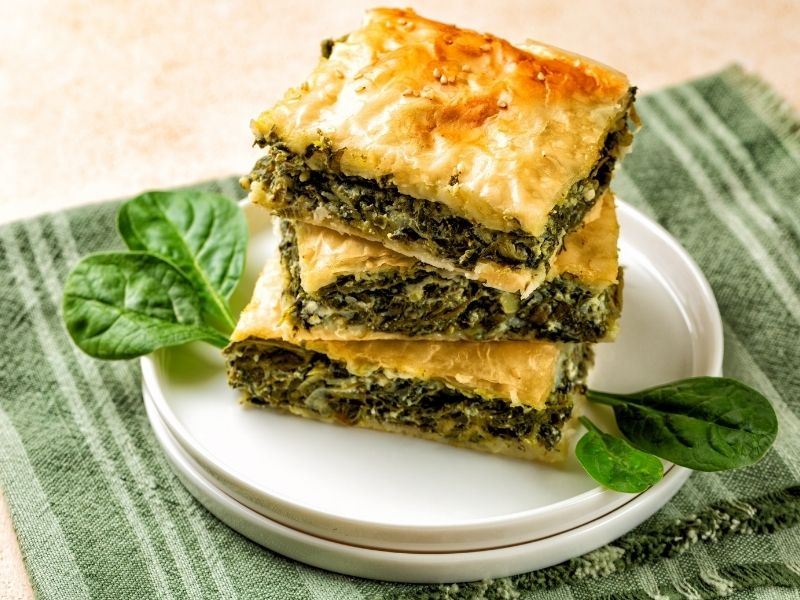 Hazır Yufkadan Ispanaklı Börek Tarifi