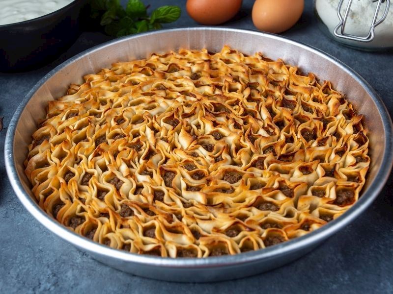 Kaşık Kaşık Yediren Tepsi Mantısı Tarifi