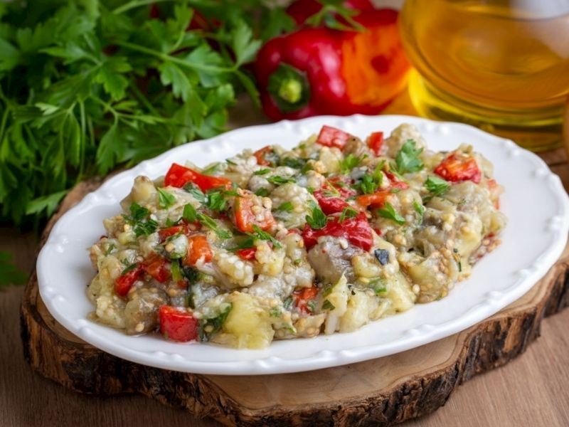 Közlenmiş Patlıcan Salatası Tarifi