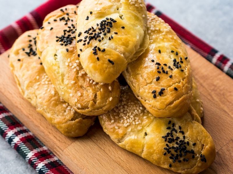 Mayasız Kıymalı Poğaça Tarifi