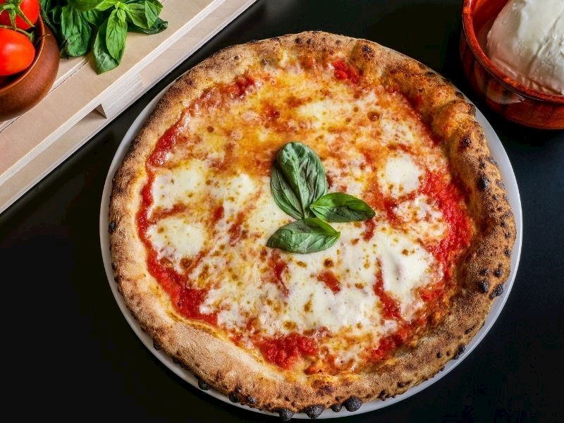 NAPOLİ PİZZA TARİFİ