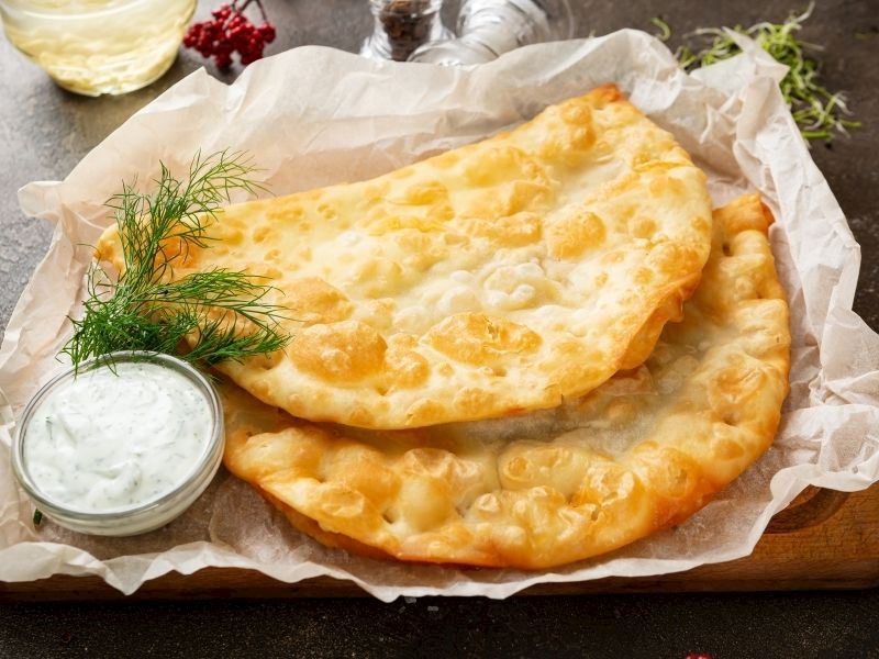 Yağ Çekmeyen Çiğ Börek (Çi börek) Tarifi